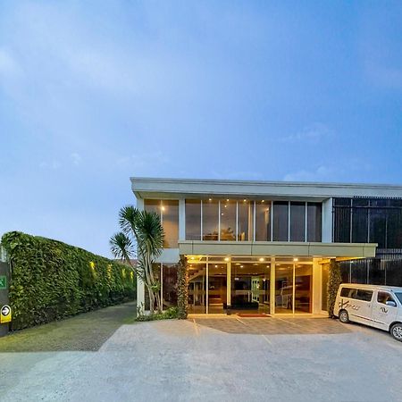 Aveon Express Hotel By Daphna International Yogyakarta Ngoại thất bức ảnh