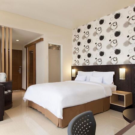 Aveon Express Hotel By Daphna International Yogyakarta Ngoại thất bức ảnh