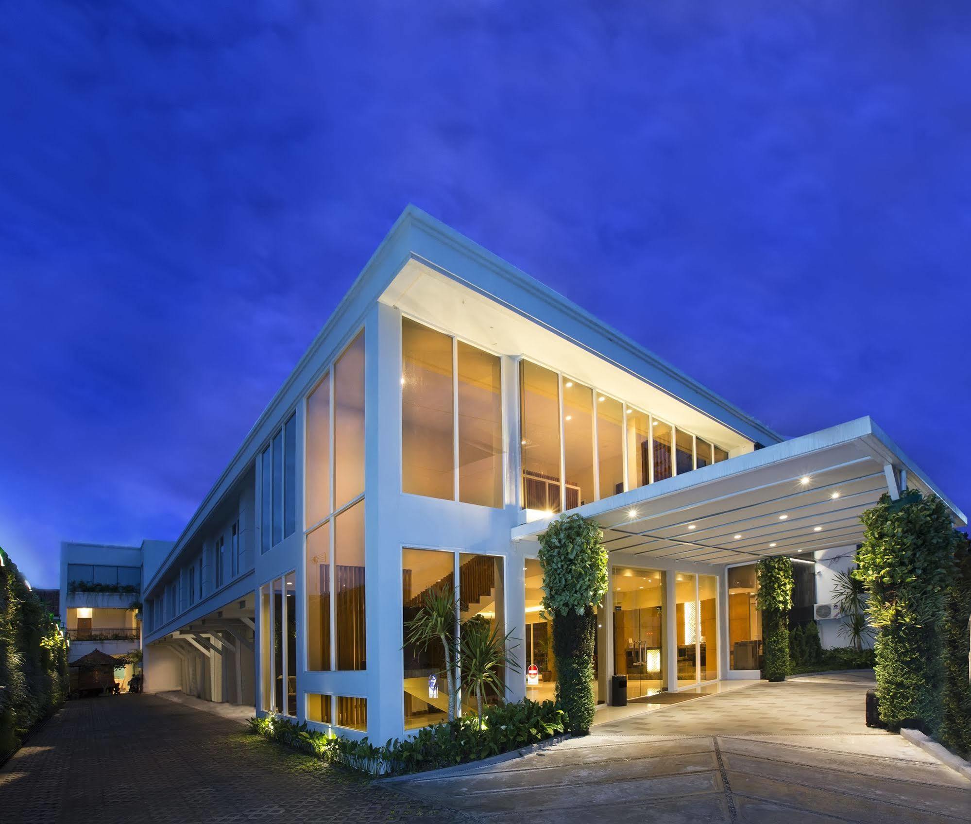 Aveon Express Hotel By Daphna International Yogyakarta Ngoại thất bức ảnh