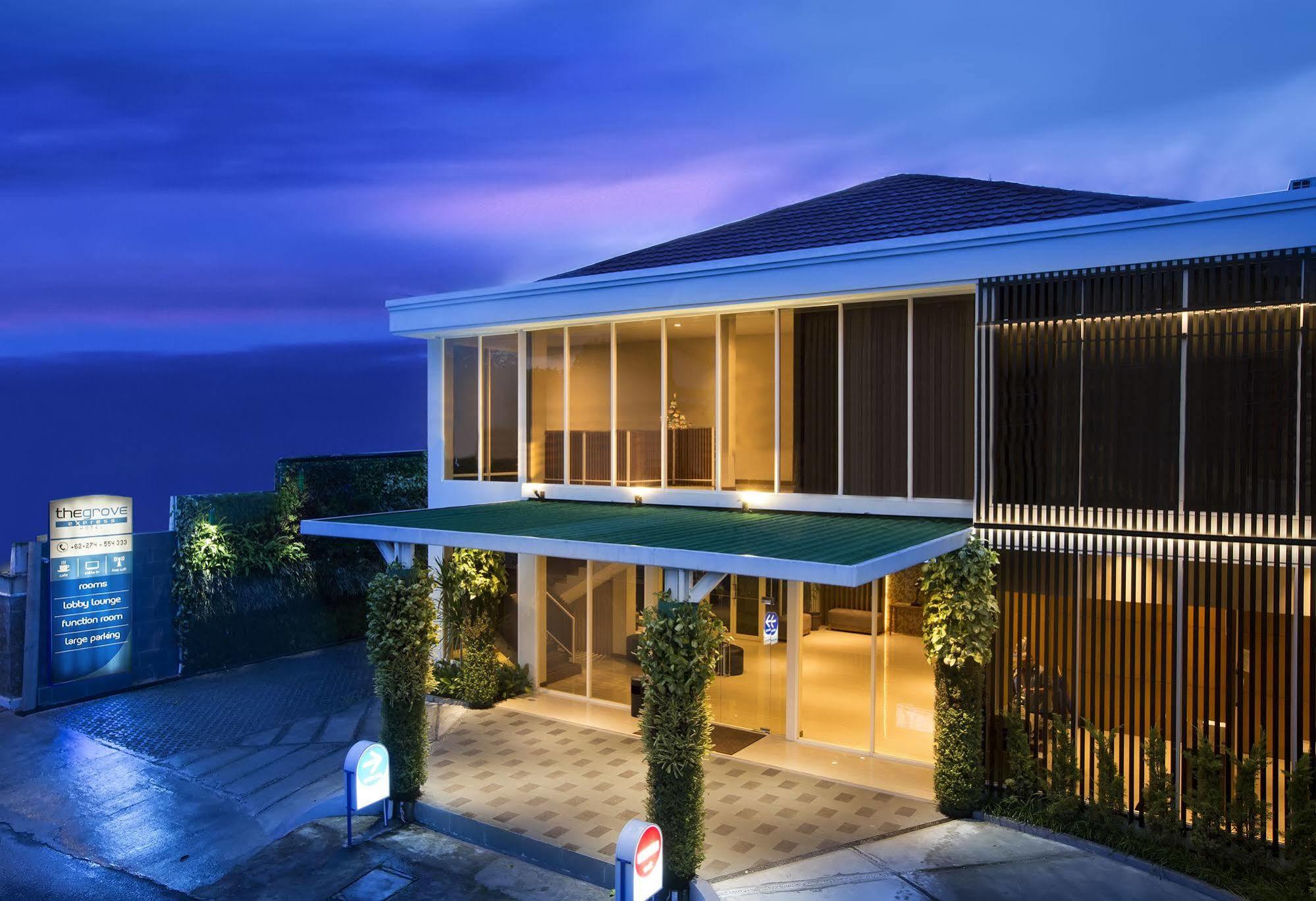 Aveon Express Hotel By Daphna International Yogyakarta Ngoại thất bức ảnh