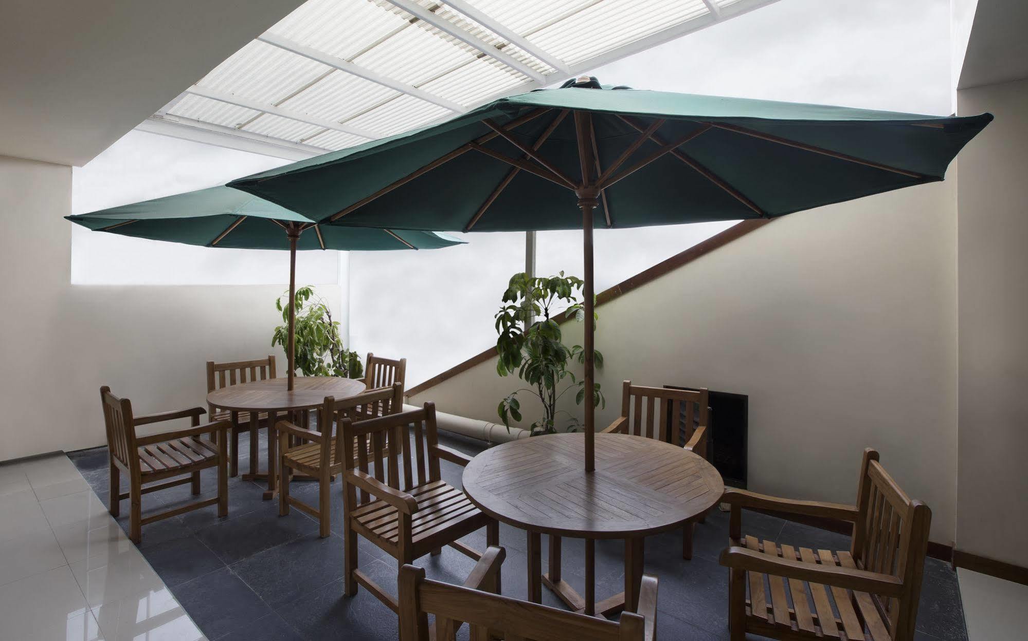 Aveon Express Hotel By Daphna International Yogyakarta Ngoại thất bức ảnh